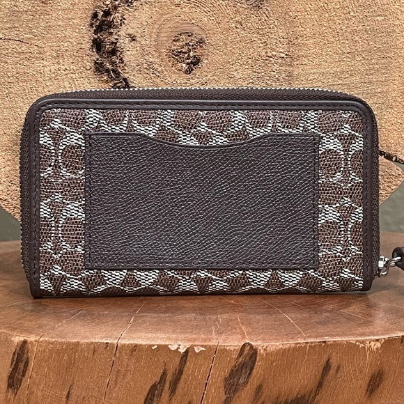 FINAL PRICE!!! COACH Signature Medium Wallet Wristlet - Picture 2 of 15